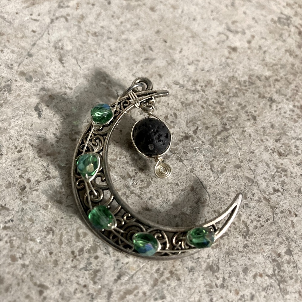 Moon pendant, no chain